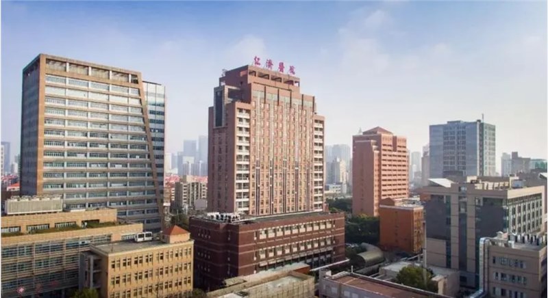 医院急诊医技综合楼建设项目遇到突发情况如何进行工期优化？